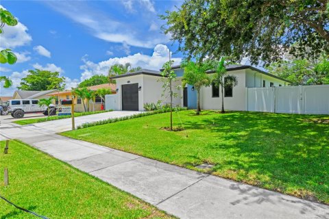 Casa en venta en Pompano Beach, Florida, 3 dormitorios, 139.07 m2 № 1838600 - foto 2