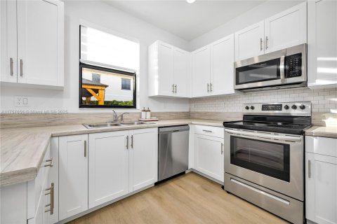 Adosado en venta en Davie, Florida, 3 dormitorios, 133.59 m2 № 1860430 - foto 1
