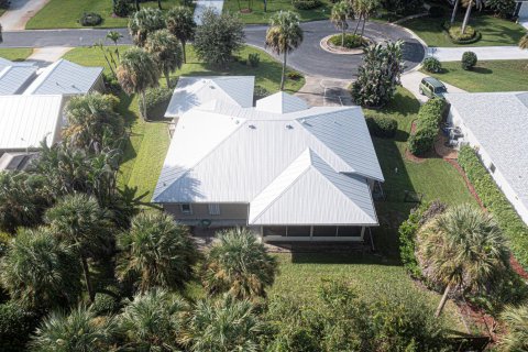 House in Vero Beach, Florida 3 bedrooms, 178.65 sq.m. № 2385533 - photo 28