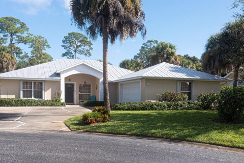 House in Vero Beach, Florida 3 bedrooms, 178.65 sq.m. № 2385533 - photo 4