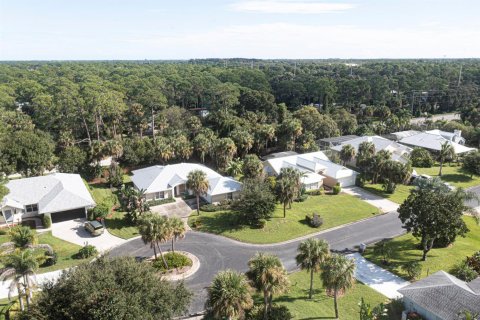 House in Vero Beach, Florida 3 bedrooms, 178.65 sq.m. № 2385533 - photo 30