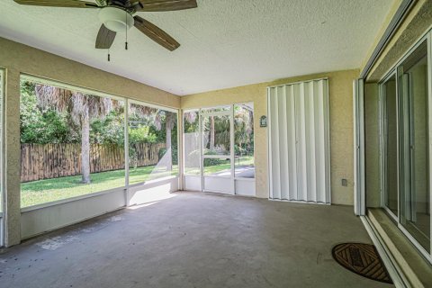 House in Vero Beach, Florida 3 bedrooms, 178.65 sq.m. № 2385533 - photo 25