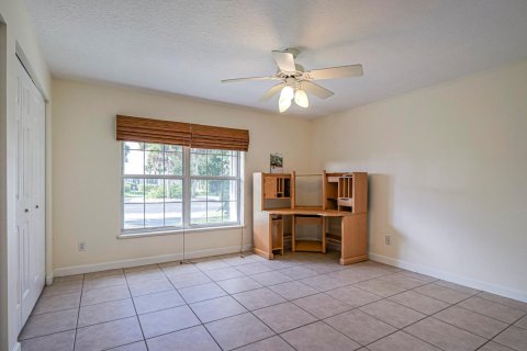 House in Vero Beach, Florida 3 bedrooms, 178.65 sq.m. № 2385533 - photo 21