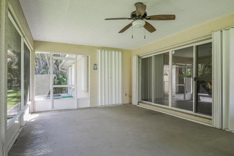 House in Vero Beach, Florida 3 bedrooms, 178.65 sq.m. № 2385533 - photo 24