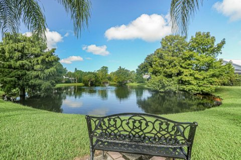 House in Vero Beach, Florida 3 bedrooms, 178.65 sq.m. № 2385533 - photo 2