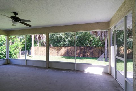 House in Vero Beach, Florida 3 bedrooms, 178.65 sq.m. № 2385533 - photo 26