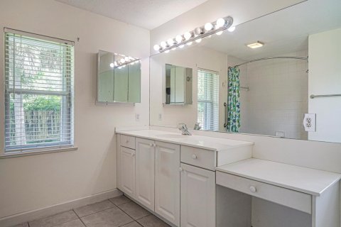 House in Vero Beach, Florida 3 bedrooms, 178.65 sq.m. № 2385533 - photo 14