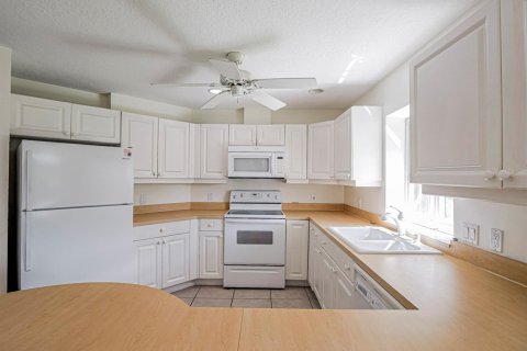 House in Vero Beach, Florida 3 bedrooms, 178.65 sq.m. № 2385533 - photo 9