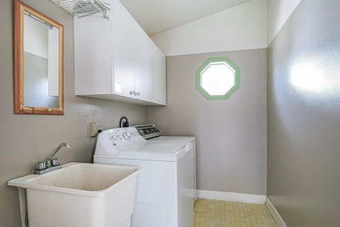 House in Vero Beach, Florida 3 bedrooms, 178.65 sq.m. № 2385533 - photo 23