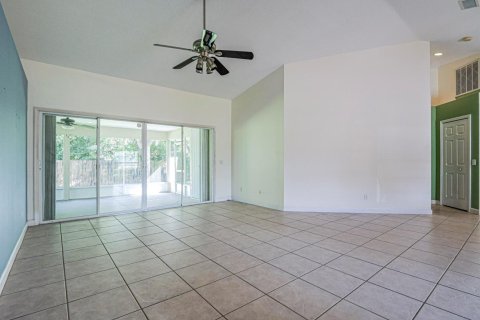 House in Vero Beach, Florida 3 bedrooms, 178.65 sq.m. № 2385533 - photo 6