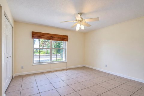 House in Vero Beach, Florida 3 bedrooms, 178.65 sq.m. № 2385533 - photo 19