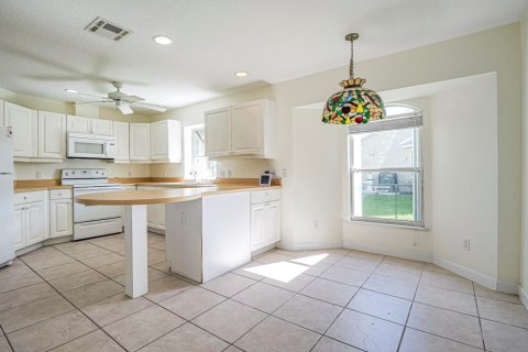 House in Vero Beach, Florida 3 bedrooms, 178.65 sq.m. № 2385533 - photo 7