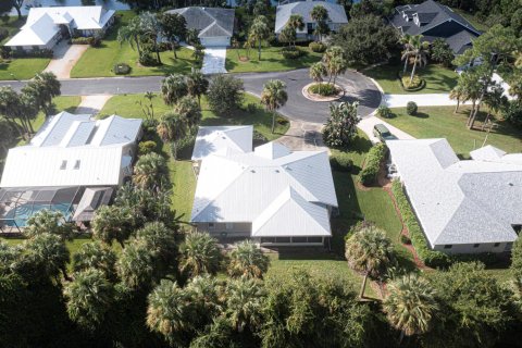 House in Vero Beach, Florida 3 bedrooms, 178.65 sq.m. № 2385533 - photo 29