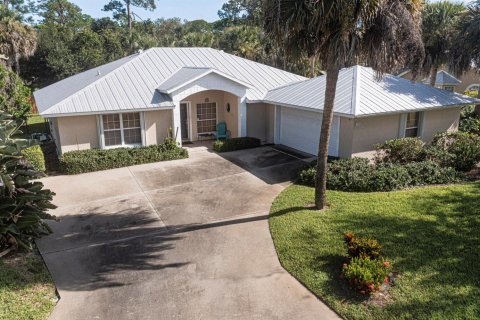 House in Vero Beach, Florida 3 bedrooms, 178.65 sq.m. № 2385533 - photo 3