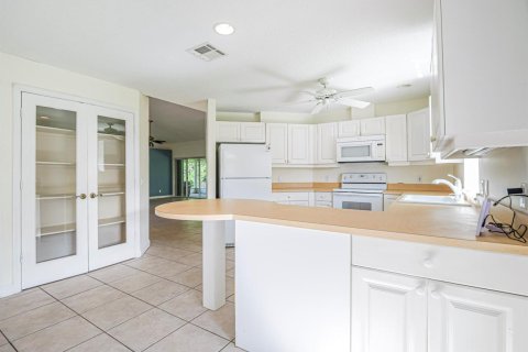 House in Vero Beach, Florida 3 bedrooms, 178.65 sq.m. № 2385533 - photo 10