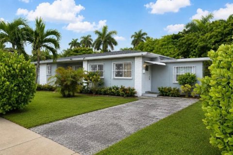 Villa ou maison à Miami, Floride 6 chambres, 194.54 m2 № 2364929