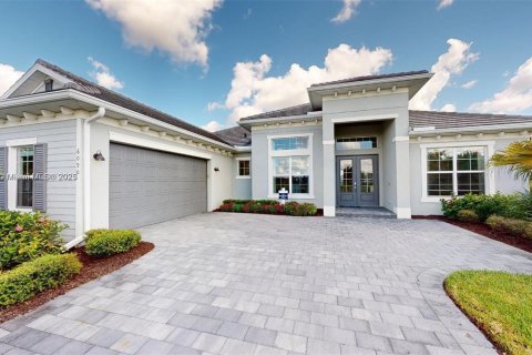 House in Ave Maria, Florida 3 bedrooms № 2037596