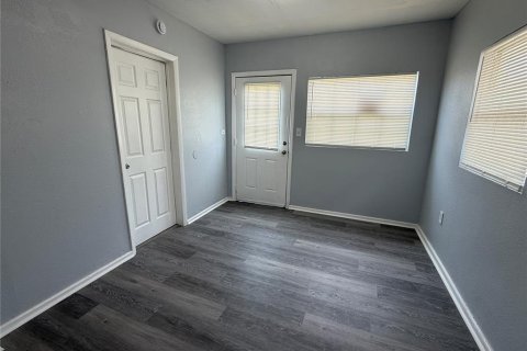 House in Winter Haven, Florida 3 bedrooms, 95.13 sq.m. № 2277634 - photo 5