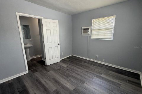 House in Winter Haven, Florida 3 bedrooms, 95.13 sq.m. № 2277634 - photo 6