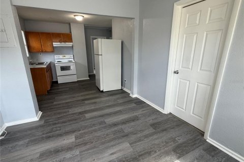 House in Winter Haven, Florida 3 bedrooms, 95.13 sq.m. № 2277634 - photo 2