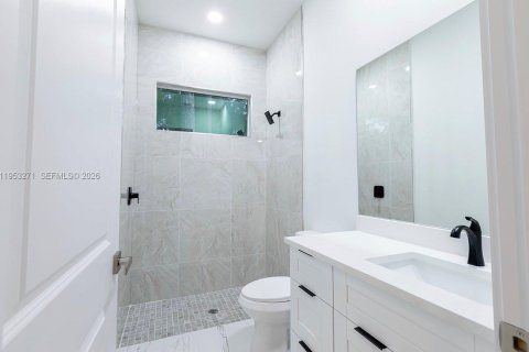 House in Lehigh Acres, Florida 3 bedrooms № 2007563 - photo 13