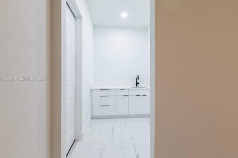 House in Lehigh Acres, Florida 3 bedrooms № 2007563 - photo 10