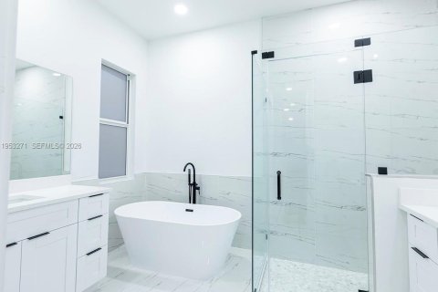 House in Lehigh Acres, Florida 3 bedrooms № 2007563 - photo 19