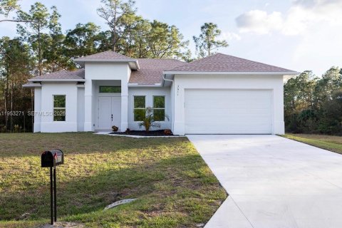 House in Lehigh Acres, Florida 3 bedrooms № 2007563 - photo 2