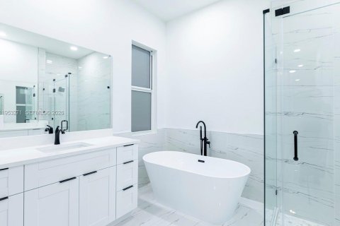 House in Lehigh Acres, Florida 3 bedrooms № 2007563 - photo 20