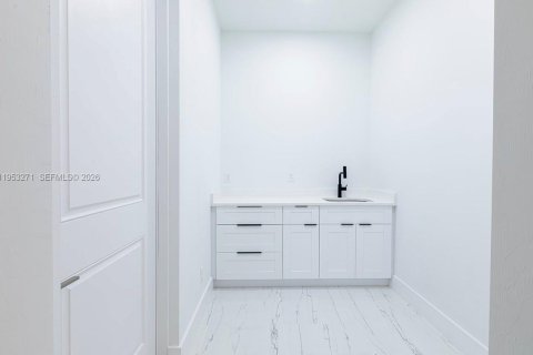 House in Lehigh Acres, Florida 3 bedrooms № 2007563 - photo 11