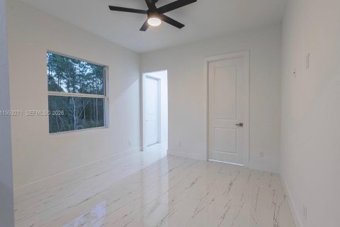 House in Lehigh Acres, Florida 3 bedrooms № 2007563 - photo 8