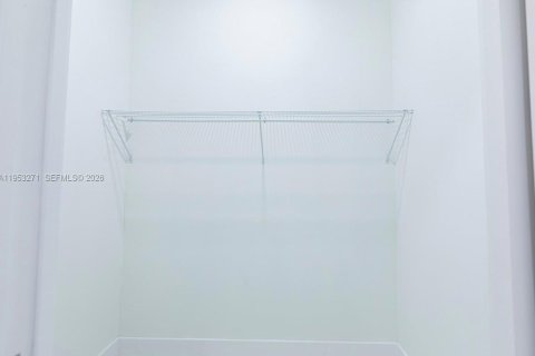 House in Lehigh Acres, Florida 3 bedrooms № 2007563 - photo 18