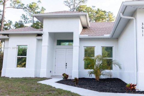 House in Lehigh Acres, Florida 3 bedrooms № 2007563 - photo 3