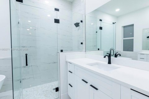 House in Lehigh Acres, Florida 3 bedrooms № 2007563 - photo 21