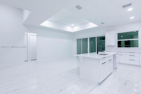 House in Lehigh Acres, Florida 3 bedrooms № 2007563 - photo 7