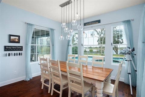 House in Winter Garden, Florida 5 bedrooms, 417.87 sq.m. № 1915240 - photo 17