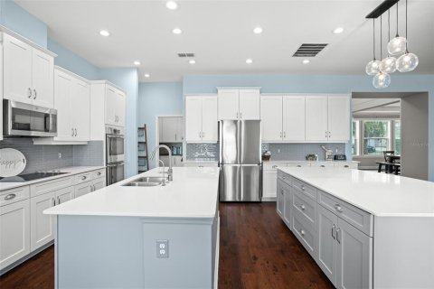 House in Winter Garden, Florida 5 bedrooms, 417.87 sq.m. № 1915240 - photo 22