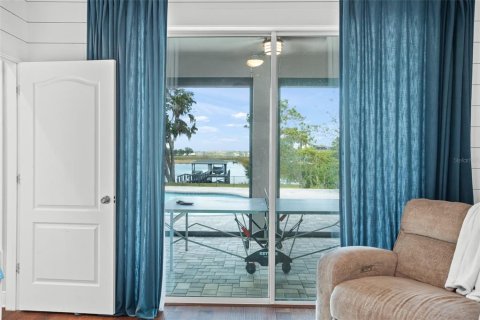House in Winter Garden, Florida 5 bedrooms, 417.87 sq.m. № 1915240 - photo 25