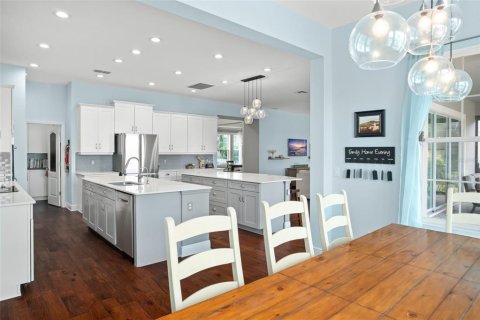 House in Winter Garden, Florida 5 bedrooms, 417.87 sq.m. № 1915240 - photo 18