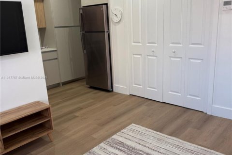 Condo in Miami Beach, Florida  № 1972343 - photo 2