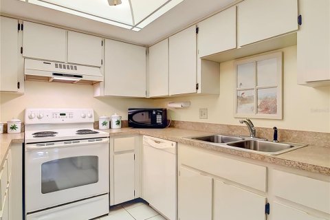 Townhouse in New Smyrna Beach, Florida 2 bedrooms, 110.37 sq.m. № 2104668 - photo 21