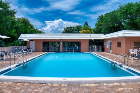 Townhouse in New Smyrna Beach, Florida 2 bedrooms, 110.37 sq.m. № 2104668 - photo 5