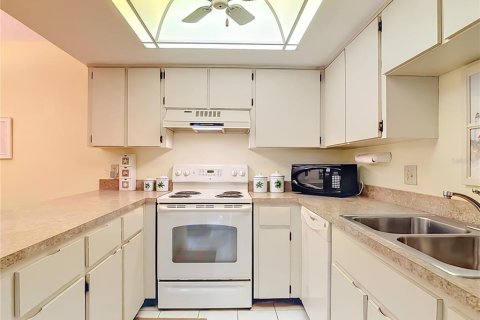 Townhouse in New Smyrna Beach, Florida 2 bedrooms, 110.37 sq.m. № 2104668 - photo 20