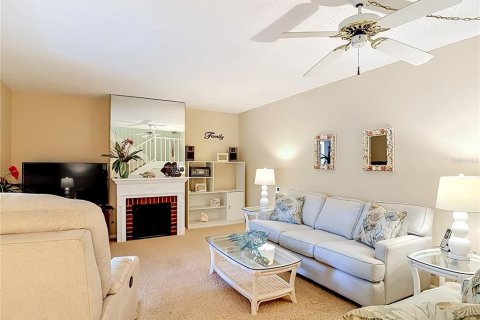 Townhouse in New Smyrna Beach, Florida 2 bedrooms, 110.37 sq.m. № 2104668 - photo 12
