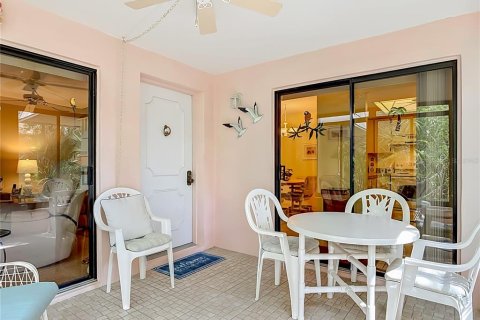 Townhouse in New Smyrna Beach, Florida 2 bedrooms, 110.37 sq.m. № 2104668 - photo 10