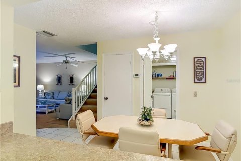 Townhouse in New Smyrna Beach, Florida 2 bedrooms, 110.37 sq.m. № 2104668 - photo 24