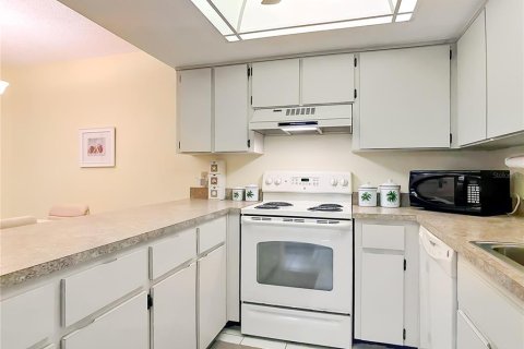 Townhouse in New Smyrna Beach, Florida 2 bedrooms, 110.37 sq.m. № 2104668 - photo 19