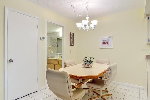 Townhouse in New Smyrna Beach, Florida 2 bedrooms, 110.37 sq.m. № 2104668 - photo 18