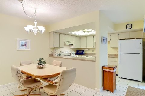 Townhouse in New Smyrna Beach, Florida 2 bedrooms, 110.37 sq.m. № 2104668 - photo 17