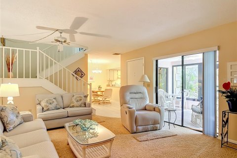 Townhouse in New Smyrna Beach, Florida 2 bedrooms, 110.37 sq.m. № 2104668 - photo 15